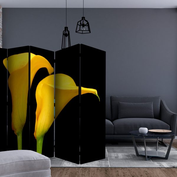 Paraván – Two yellow calla flowers on a black background II [Room Dividers] Paraván – Two yellow calla flowers on a black background II [Room Dividers]
