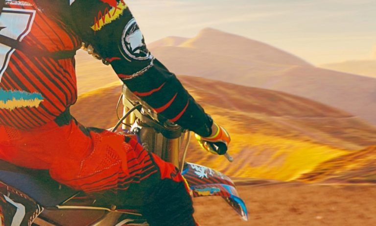 Obraz – Motorkář v poušti Obraz – Motorkář v poušti