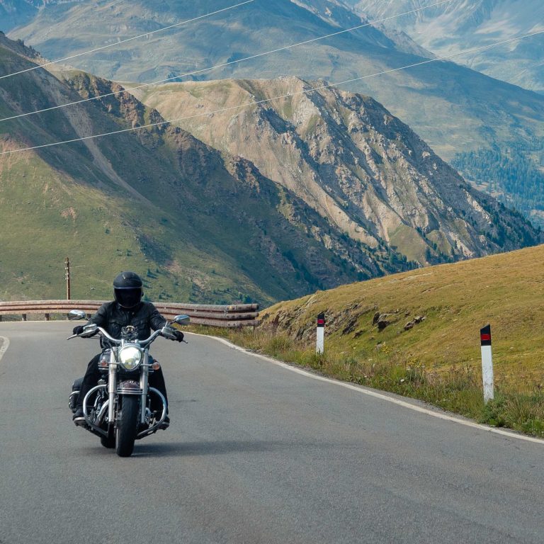 Obraz Na motorce v horách Obraz Na motorce v horách